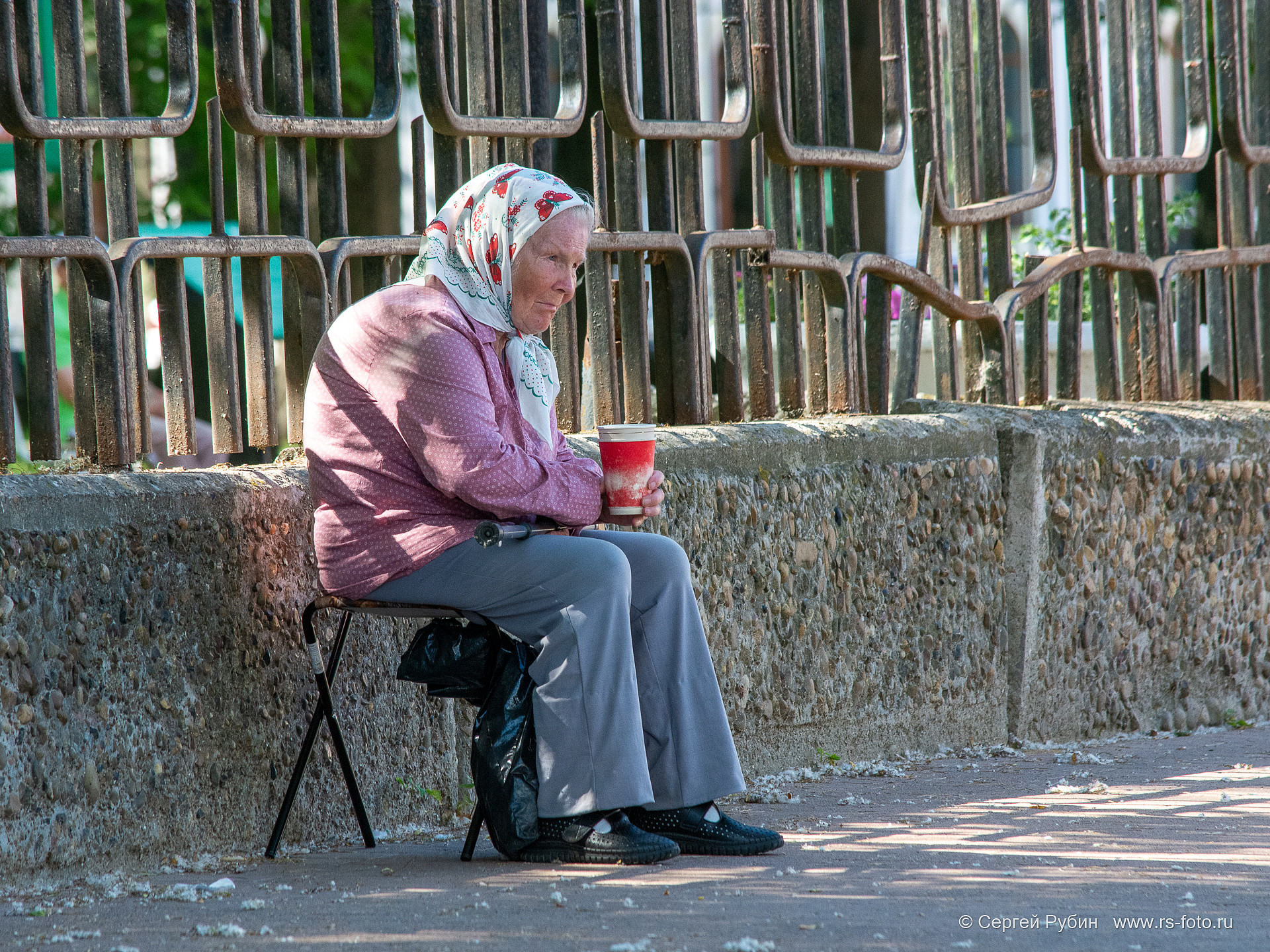 Прогулка по ул. Сибирская до берега Камы. Пополнение портфолио. Street photo.